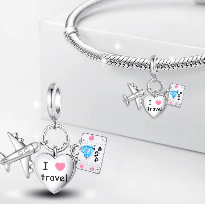 Avión, Corazón 'I Love Travel' y Maleta