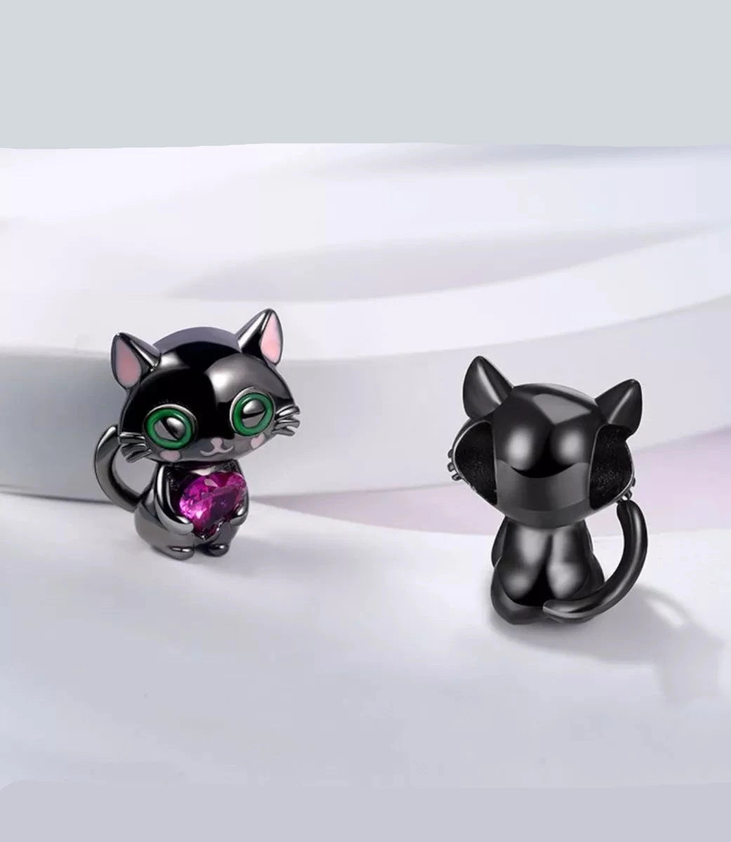 Gatinho Preto e Coração Rosa