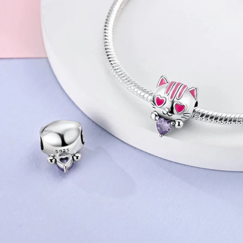 Gatito Enamorado y Corazón Morado
