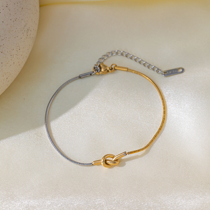 Brazalete Cola de Raton Plateado Con Nudo Dorado