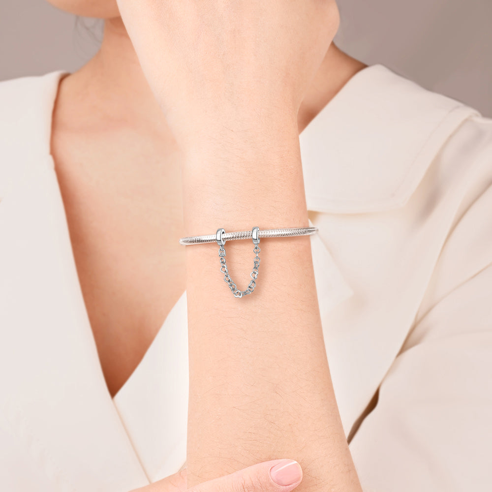 Cadena de Seguridad De Corazones Plata