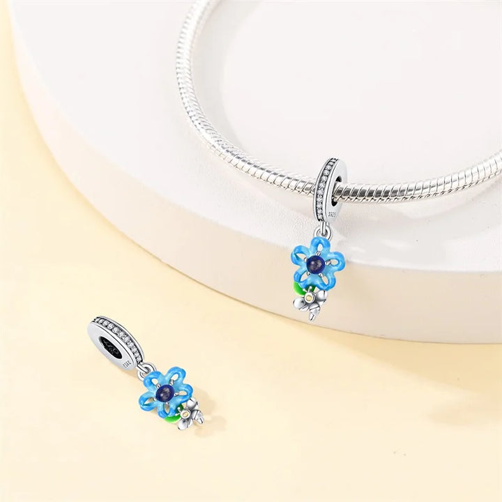 Flor Azul y Abeja