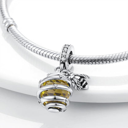 Abeja en Panal Diamantado